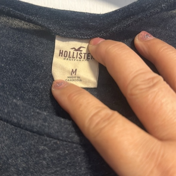 (J) GUC: Hollister T-shirt with embroidered logo, size M - Picture 3 of 6